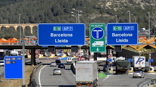 Transportes confirma los peajes en autovías y las 44 tns a camiones 1 autopista peaje ap 7 que gestiona abertis 1446053761823