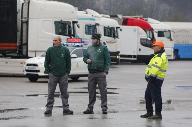 temporal nieve asturias camioneros huerna U50919561431W7D 624x415@El Comercio ElComercio