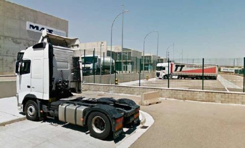 Fallece un camionero de 34 años aplastado por la cabina intentando reparar una avería 2 hallan sin vida a un camionero dentro de su vehiculo estacionado