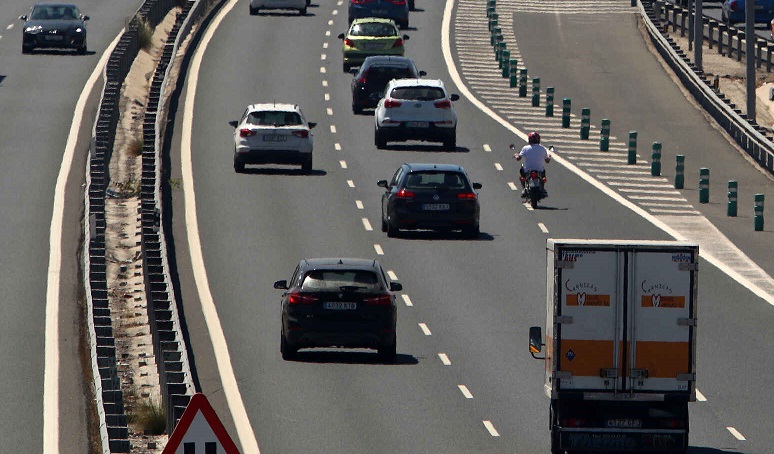La DGT recuerda para qué sirve el carril izquierdo y a qué velocidad hay que circular 1 DGT Direccion General de Trafico Multas trafico Coches Trafico R