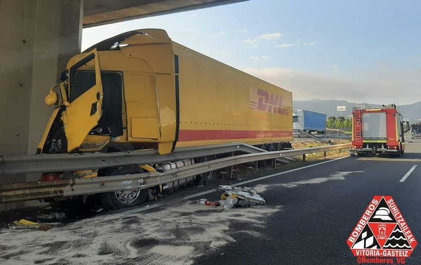 accidente camion jundiz a1 1536x1152 1