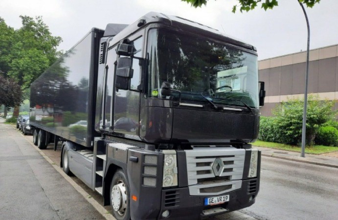 Renault Magnum de 15 años 45.000 KM por 39.900 euros - estado de fábrica 8 821f6308 bbd7 4584 ae0c 46f26cf76d89