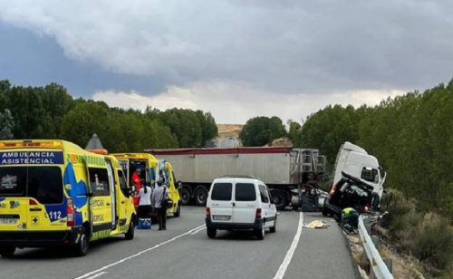 Dos fallecidos y tres heridos en el accidente de la CL 605 cerca de Anaya 4 E NWvYyXsAIoV5G