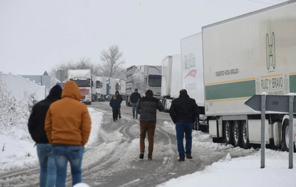 Más de 1000 camiones atrapados en Burgos: El Gobierno articula convoyes guiados por quitanieves para sacarlos 6 66393c87 0e52 47d4 9aa0 e9abece19e0e