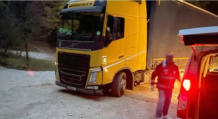 Atrapado en el bosque, el camión conducido por un matrimonio húngaro, tras seguir las indicaciones del GPS 2 bbb43bb6 98f3 4c0c b0b0 39928e73a015