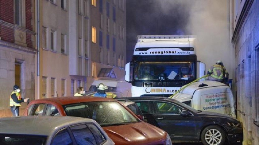 Camionero ebrio choca contra 30 vehiculos en Alemania 2