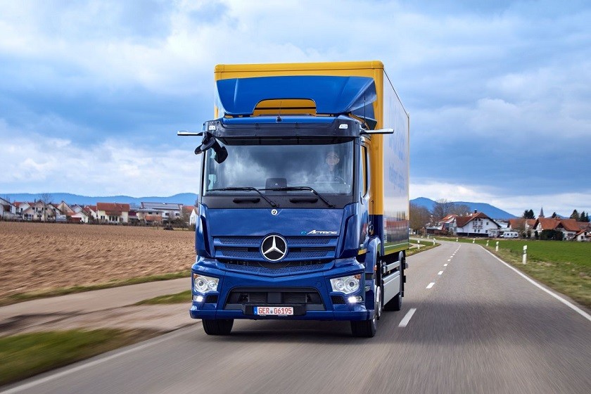 Daimler Truck entrega la primera serie de camiones con batería 2 eActros.Dachser
