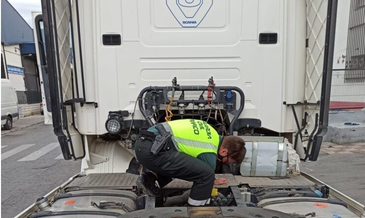 Tacografo camion manipulado Guardia Civil Granada 746x994 1