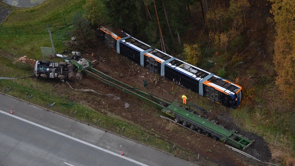 schwerlasttransport strassenbahn autobahn unfall 102 resimage v varian