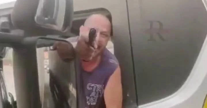 Detenido un camionero después de apuntar con un arma de fuego a otro por una pelea de tráfico 3 vlcsnap 2025 01 09 17h59m05s544 719x375 1