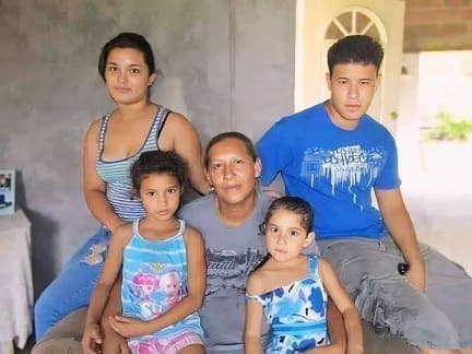 Una camionera viuda y madre de 4 hijos, recorre Centroamérica al volante de su camión 5 476011261 660139189994498 1464579095670948342 n 1