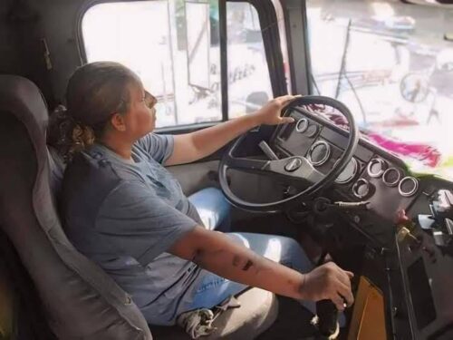 Una camionera viuda y madre de 4 hijos, recorre Centroamérica al volante de su camión 3 476464379 660139129994504 3362519192785628341 n 2 1