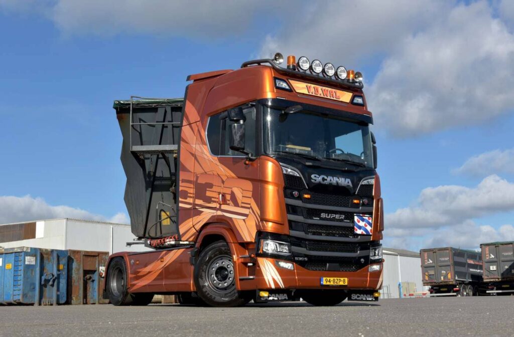 Van Der Wal pone en circulación el exclusivo Scania Svempa V8 14 Svempas Fire Edition Van der Wal 9 1400 1