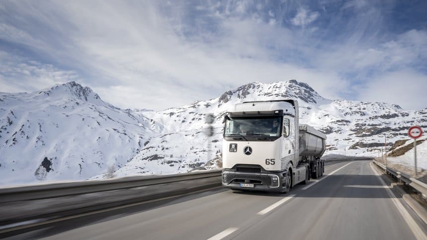 Mercedes-Benz Trucks prueba sus camiones de pila de combustible en los Alpes suizos 3 image 2 1