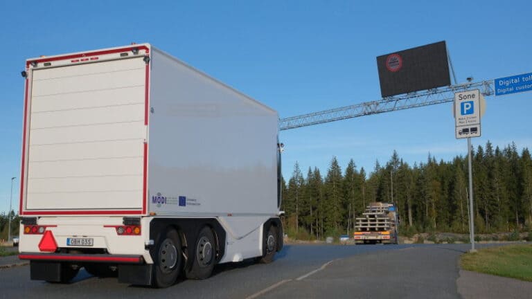 Llega el primer transporte internacional de un camión autónomo 1 Camion autonomo Einride strada confine Norvegia Svezia 768x432 1